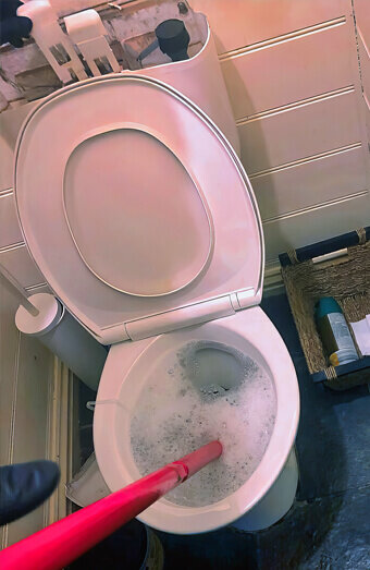 https://blockeddrainsellenbrook.com.au/uploads/2025/07/blocked-toilet-74011.jpg